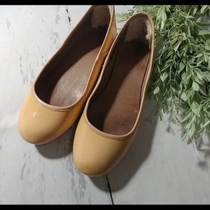 Ugg flats size 7 1/2